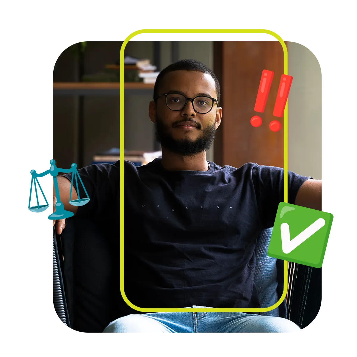 Um jovem com pele morena, barba curta e óculos redondos está sorrindo e olhando para a câmera. Ele veste uma camiseta azul escura. Seu rosto está parcialmente emoldurado por um contorno amarelo-esverdeado que sugere uma interface digital. Ícones de um balança de precisão e um sinal de check verde flutuam ao redor de sua imagem. O fundo é branco com uma textura sutil de pequenos pontos azuis e elementos gráficos abstratos.