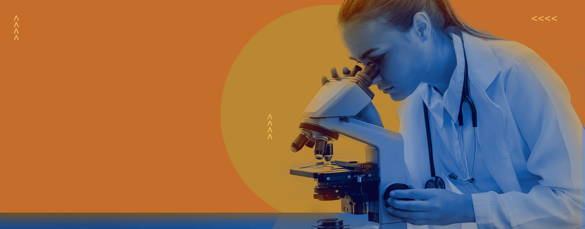 Mulher olhando em um microscópio